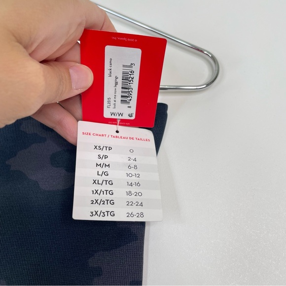 SPANX Look At Me Now Leggings, Medium - Picture 4 of 12